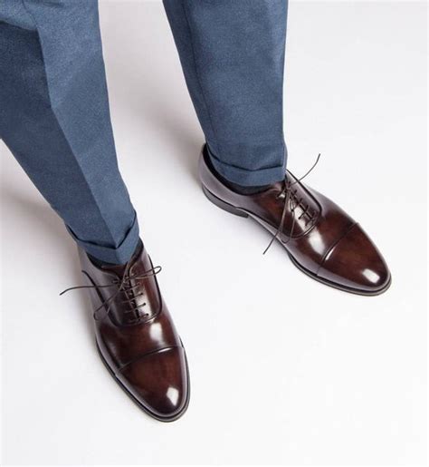 scarpe in cuoio indossano|Scarpe in Cuoio: Ecco Come Creare Outfit Unici ed Eleganti.